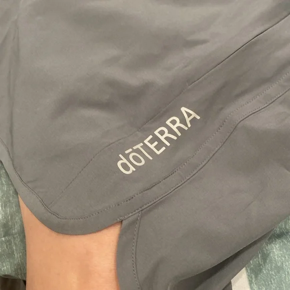 FINAL PRICE💚NWT doTerra Comfort Fit Quick-Dry Shorts gray women’s size small - Picture 10 of 11